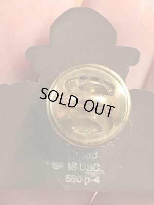 企業キャラクターのスモーキーベアの90’s〜ヴィンテージピンズ