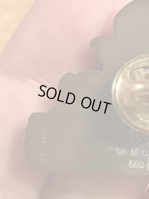 アドバタイジングキャラクターのスモーキーベアの90年代〜ビンテージピンバッジ