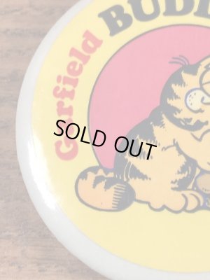 ガーフィールドと親友のクマのぬいぐるみプーキーが描かれた80’sヴィンテージ缶バッチ