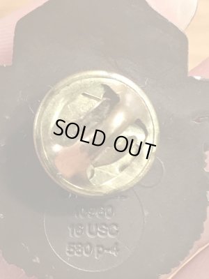 企業キャラクターのスモーキーベアの90’s〜ヴィンテージピンズ