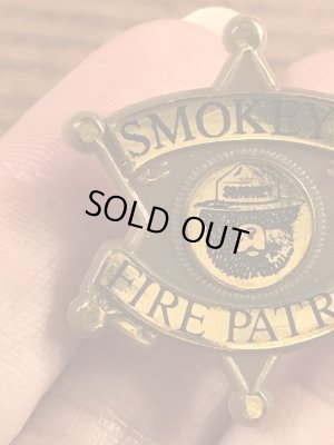 企業キャラクターのスモーキーベアの90’s〜ヴィンテージピンズ