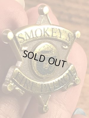 企業キャラクターのスモーキーベアの90’s〜ヴィンテージピンズ