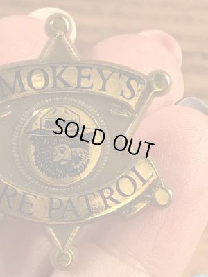 アドバタイジングキャラクターのスモーキーベアの90年代〜ビンテージピンバッジ