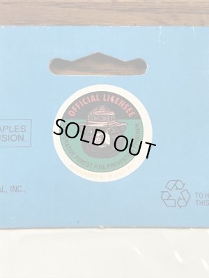 アドバタイジングキャラクターのスモーキーベアの80年代〜ビンテージビニールステッカー