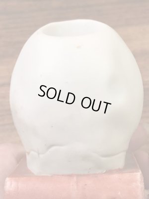 スカルオンブックの陶器製の50年代ビンテージマッチホルダー