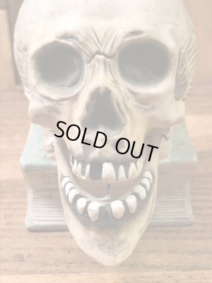 顎がゆらゆら揺れるスカルオンブックの50’sヴィンテージマッチホルダー