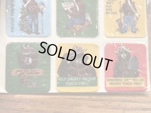 アドバタイジングキャラクターのスモーキーベアの80年代〜ビンテージビニールステッカー