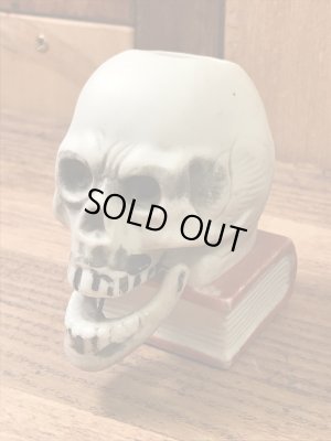 スカルオンブックの陶器製の50年代ビンテージマッチホルダー