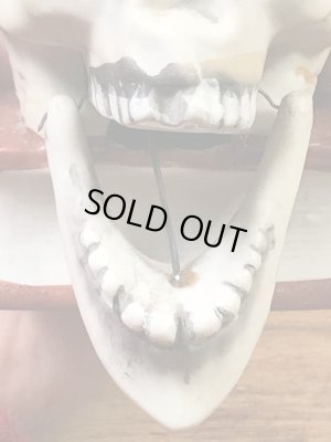 顎がゆらゆら揺れるスカルオンブックの50’sヴィンテージマッチホルダー