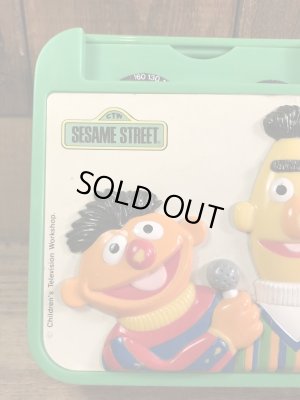 セサミストリートのアーニーとバートの8070’sヴィンテージラジオ機