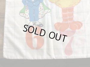 セサミストリートのキャラクターと数字が描かれた70年代ビンテージ枕カバー