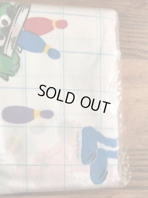 セサミストリートのキャラクターとナンバーが描かれた70’sヴィンテージツインフラットシーツ