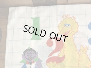 セサミストリートのキャラクターと数字が描かれた70年代ビンテージ枕カバー