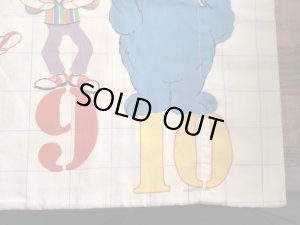 セサミストリートのキャラクターとナンバーが描かれた70’sヴィンテージピローケース