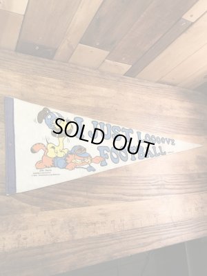 ガーフィールドとオーディーがフットボールをしている70〜80年代ビンテージペナント