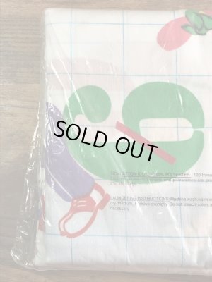 セサミストリートのキャラクターとナンバーが描かれた70’sヴィンテージツインフラットシーツ