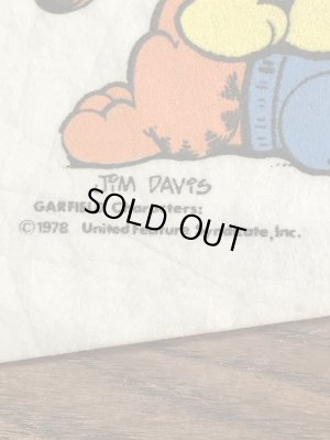 ガーフィールドとオーディーがフットボールをしている70〜80年代ビンテージペナント