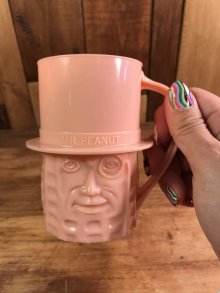 他の写真2: Planters Mr Peanut Plastic Mug　ミスターピーナッツ　ビンテージ　マグカップ　企業キャラクター　50~60年代