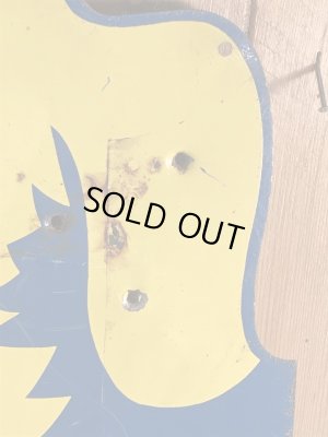 企業キャラクターのケネルレーションの50年代ビンテージ看板