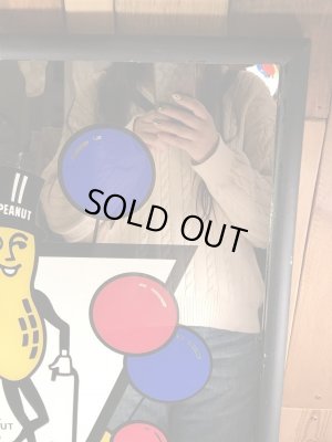 企業キャラクターのミスターピーナッツの80年代ビンテージパブミラー