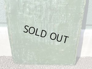 企業キャラクターのケネルレーションの50年代ビンテージ看板