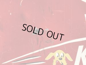 企業キャラクターのケネルレーションの50年代ビンテージ看板