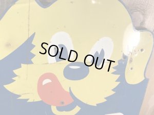 企業キャラクターのケネルレーションの50年代ビンテージ看板