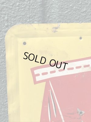 企業キャラクターのケネルレーションの50年代ビンテージ看板