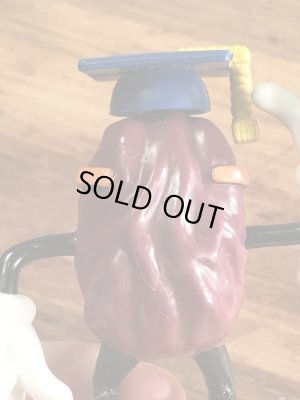 企業キャラクターのカリフォルニアレーズンの80年代ビンテージ台付きPVCフィギュア