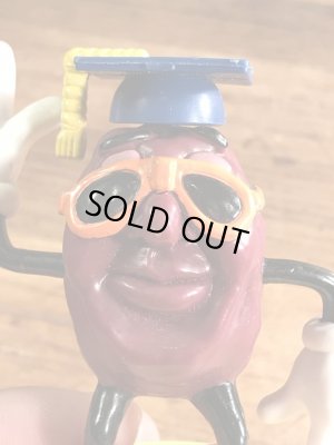 企業キャラクターのカリフォルニアレーズンの80年代ビンテージ台付きPVCフィギュア