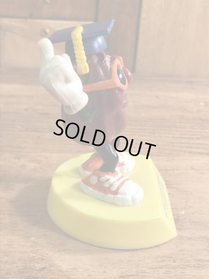 企業キャラクターのカリフォルニアレーズンの80年代ビンテージ台付きPVCフィギュア