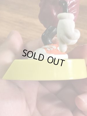 企業キャラクターのカリフォルニアレーズンの80年代ビンテージ台付きPVCフィギュア