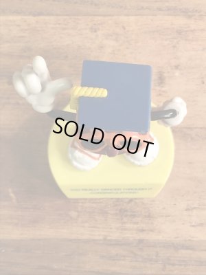 企業キャラクターのカリフォルニアレーズンの80年代ビンテージ台付きPVCフィギュア