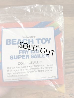 フライキッズのハッピーミールトイの80’sヴィンテージ浮き輪ボート