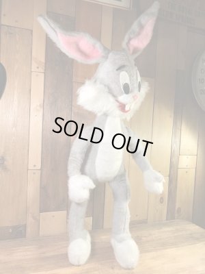 ルーニーテューンズのバッグスバニーの70年代ビンテージ縫いぐるみ