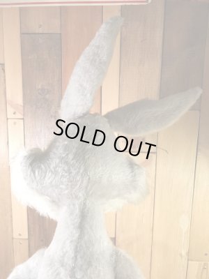 ルーニーテューンズのバッグスバニーの70年代ビンテージ縫いぐるみ