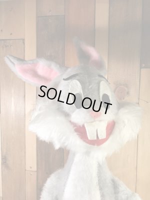 ルーニーテューンズのバッグスバニーの70年代ビンテージ縫いぐるみ