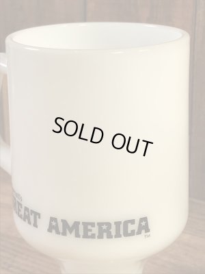 ルーニーテューンズのバッグスバニーの70年代ビンテージミルクガラスマグカップ