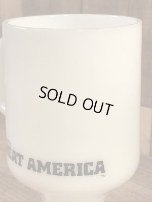 ルーニーテューンズのトゥイーティーの70年代ビンテージミルクガラスマグカップ