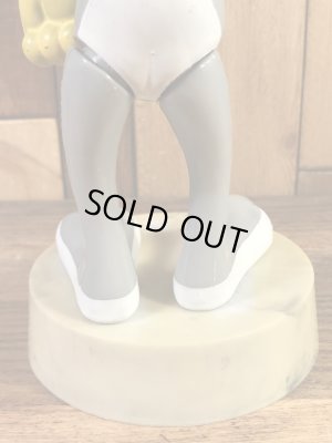 ルーニーテューンズのバッグスバニーの70年代ビンテージ台付きフィギュア