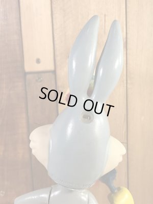 ルーニーテューンズのバッグスバニーの70年代ビンテージ台付きフィギュア