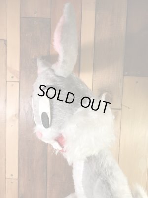 ルーニーテューンズのバッグスバニーの70年代ビンテージ縫いぐるみ