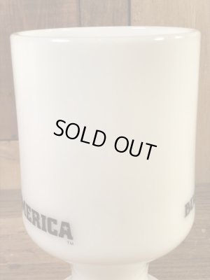 ルーニーテューンズのバッグスバニーの70年代ビンテージミルクガラスマグカップ