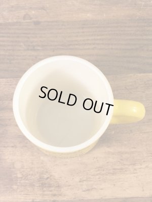 スマイルのミルクガラス製の70年代ビンテージマグカップ