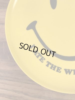 スマイルフェイスと“I Ate The Whole Thing!”のメッセージが書かれた70’sヴィンテージプラスチックプレート