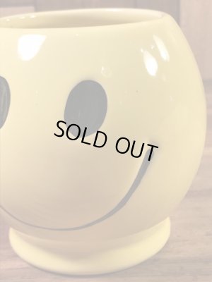 スマイルフェイスのセラミック製の70’sヴィンテージマグカップ