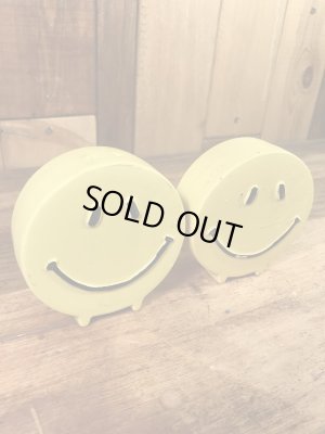 スマイルの陶器製の60年代ビンテージ塩コショウ入れ