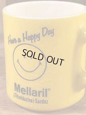 スマイルのミルクガラス製の70年代ビンテージマグカップ