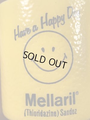 スマイルのミルクガラス製の70年代ビンテージマグカップ