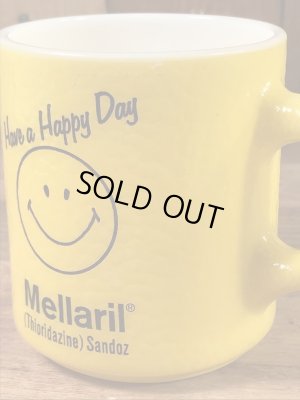 スマイルのミルクガラス製の70年代ビンテージマグカップ